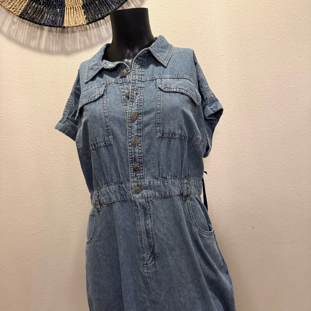 Stylish Denim Button-Up Midi Dress - Picture 3 of 14